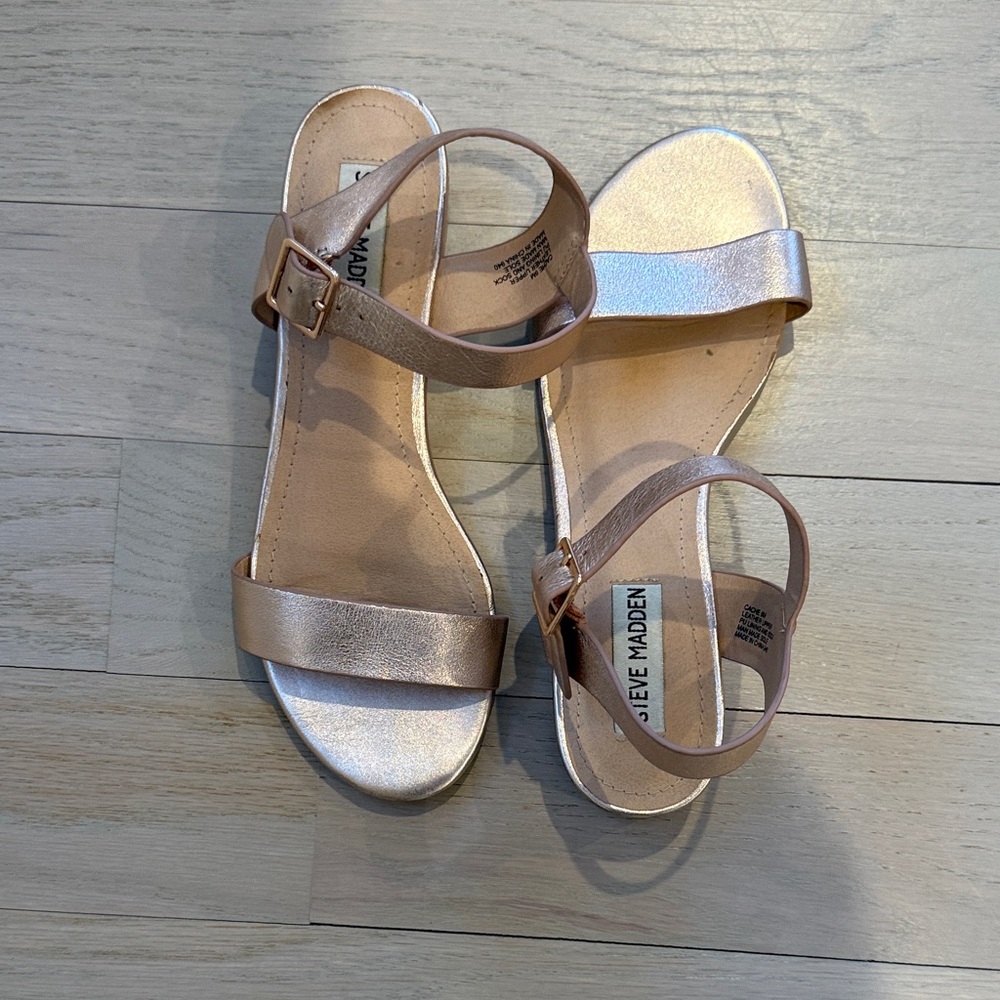Steve Madden Metallic Rose Sandals